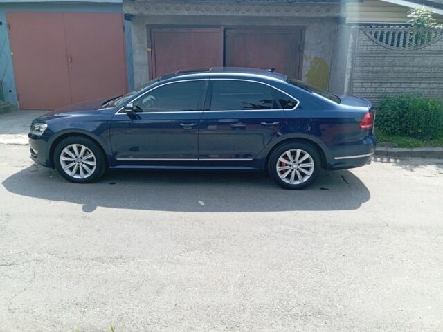 Синий Фольксваген Пассат, объемом двигателя 2.5 л и пробегом 300 тыс. км за 9000 $, фото 1 на Automoto.ua