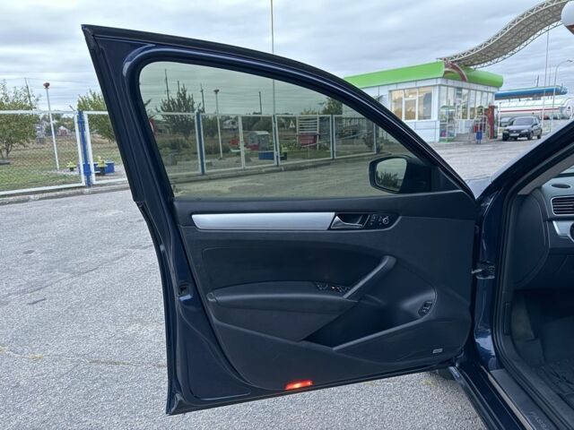 Синий Фольксваген Пассат, объемом двигателя 2.5 л и пробегом 205 тыс. км за 9100 $, фото 14 на Automoto.ua