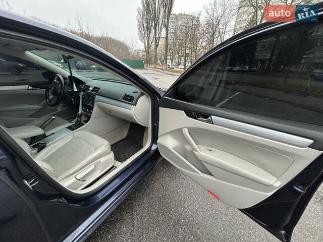 Синий Фольксваген Пассат, объемом двигателя 2 л и пробегом 262 тыс. км за 12000 $, фото 43 на Automoto.ua