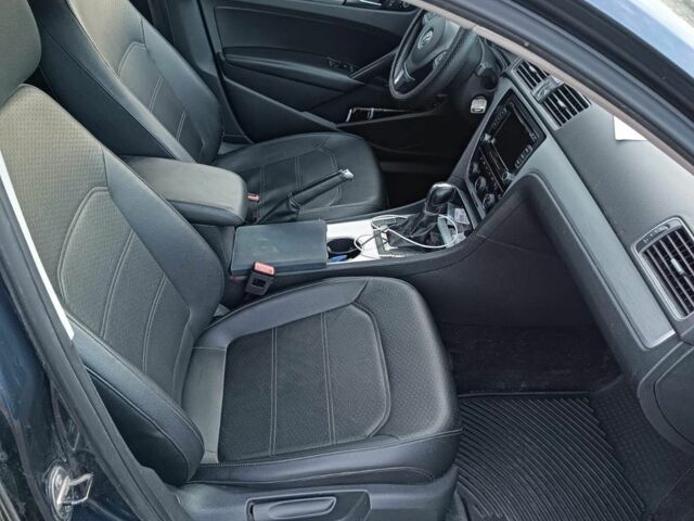 Синий Фольксваген Пассат, объемом двигателя 2.5 л и пробегом 306 тыс. км за 8800 $, фото 3 на Automoto.ua