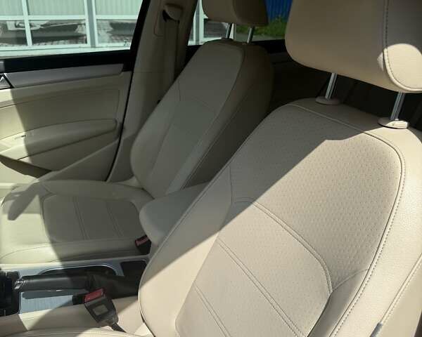 Синій Фольксваген Пассат, об'ємом двигуна 2.48 л та пробігом 237 тис. км за 9000 $, фото 11 на Automoto.ua