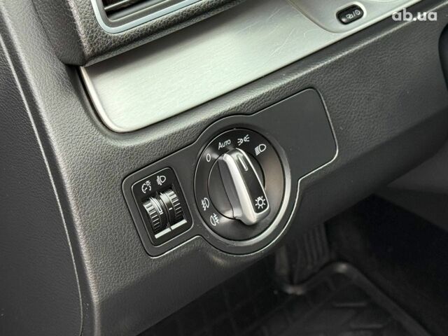 Синий Фольксваген Пассат, объемом двигателя 2 л и пробегом 263 тыс. км за 11690 $, фото 12 на Automoto.ua