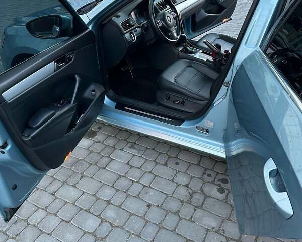 Синий Фольксваген Пассат, объемом двигателя 2.5 л и пробегом 260 тыс. км за 9700 $, фото 14 на Automoto.ua