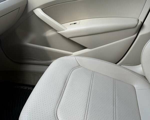 Синій Фольксваген Пассат, об'ємом двигуна 2.48 л та пробігом 237 тис. км за 9000 $, фото 9 на Automoto.ua