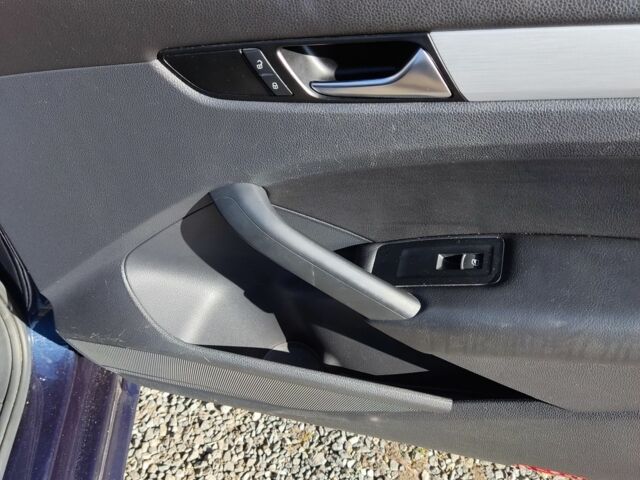 Синий Фольксваген Пассат, объемом двигателя 2.5 л и пробегом 240 тыс. км за 8000 $, фото 13 на Automoto.ua