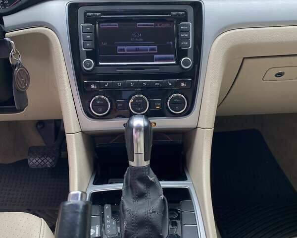 Синій Фольксваген Пассат, об'ємом двигуна 2.5 л та пробігом 341 тис. км за 9000 $, фото 12 на Automoto.ua