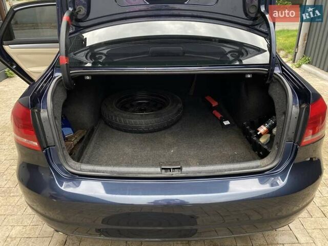 Синій Фольксваген Пассат, об'ємом двигуна 2.5 л та пробігом 341 тис. км за 9000 $, фото 14 на Automoto.ua