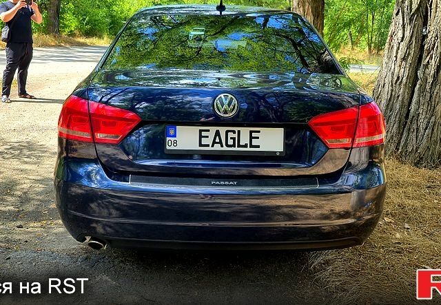 Синій Фольксваген Пассат, об'ємом двигуна 2.5 л та пробігом 205 тис. км за 10100 $, фото 2 на Automoto.ua