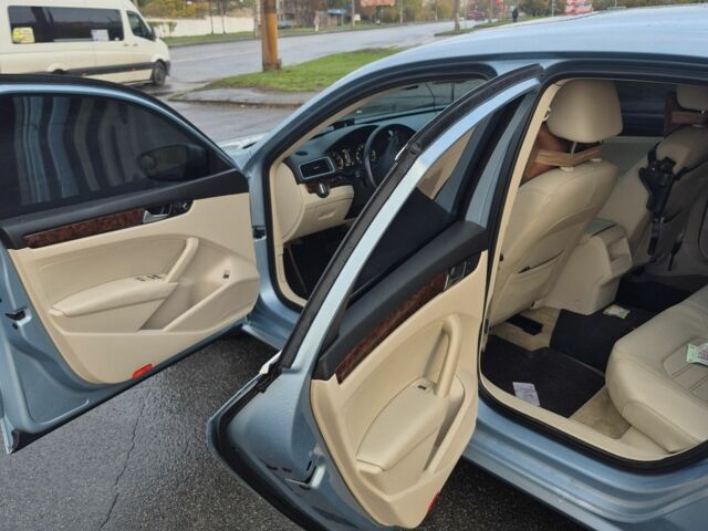 Синий Фольксваген Пассат, объемом двигателя 2.5 л и пробегом 305 тыс. км за 9200 $, фото 6 на Automoto.ua