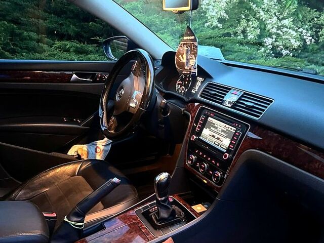 Синий Фольксваген Пассат, объемом двигателя 2 л и пробегом 260 тыс. км за 13600 $, фото 4 на Automoto.ua