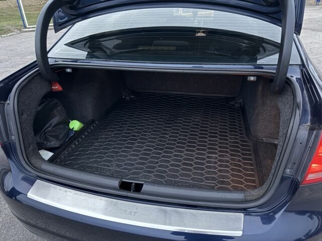 Синий Фольксваген Пассат, объемом двигателя 2.5 л и пробегом 205 тыс. км за 9100 $, фото 23 на Automoto.ua