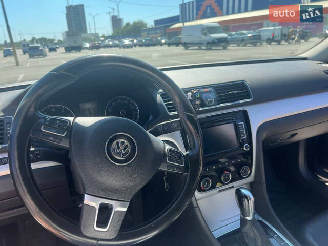 Синий Фольксваген Пассат, объемом двигателя 2.5 л и пробегом 200 тыс. км за 10000 $, фото 13 на Automoto.ua