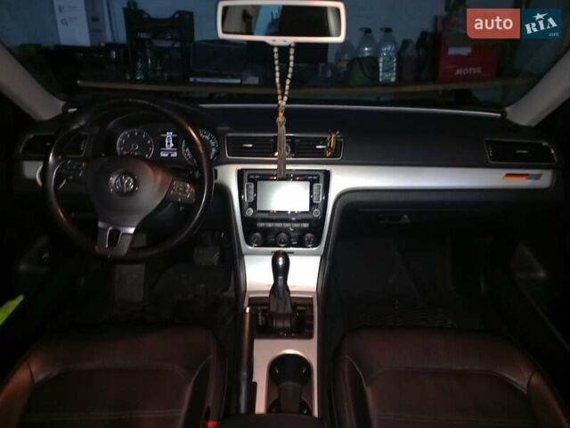 Синий Фольксваген Пассат, объемом двигателя 2.5 л и пробегом 165 тыс. км за 10500 $, фото 16 на Automoto.ua