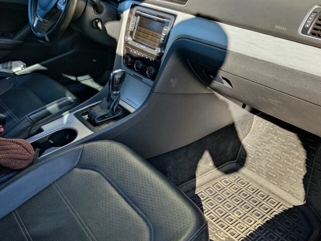 Синий Фольксваген Пассат, объемом двигателя 2.5 л и пробегом 240 тыс. км за 8000 $, фото 14 на Automoto.ua