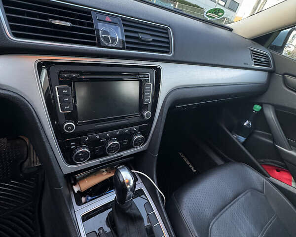 Синій Фольксваген Пассат, об'ємом двигуна 2.5 л та пробігом 198 тис. км за 8800 $, фото 15 на Automoto.ua