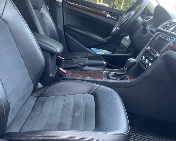 Синий Фольксваген Пассат, объемом двигателя 2.48 л и пробегом 270 тыс. км за 10200 $, фото 10 на Automoto.ua