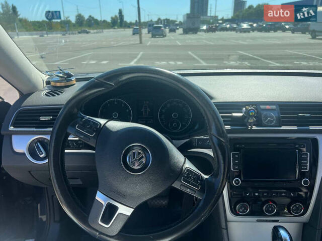 Синий Фольксваген Пассат, объемом двигателя 2.5 л и пробегом 200 тыс. км за 10000 $, фото 15 на Automoto.ua