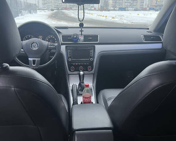 Синий Фольксваген Пассат, объемом двигателя 2.5 л и пробегом 210 тыс. км за 8800 $, фото 23 на Automoto.ua