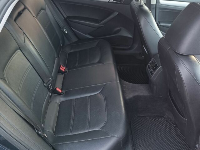 Синий Фольксваген Пассат, объемом двигателя 2.5 л и пробегом 306 тыс. км за 8800 $, фото 4 на Automoto.ua