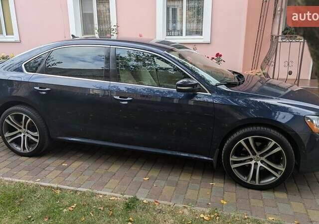 Синий Фольксваген Пассат, объемом двигателя 2.5 л и пробегом 258 тыс. км за 10000 $, фото 4 на Automoto.ua