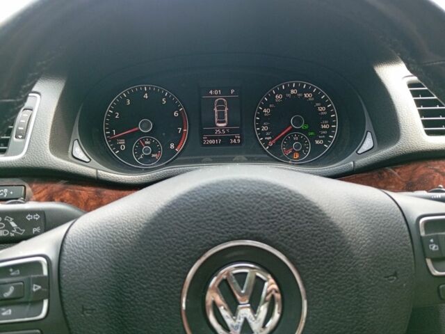 Синий Фольксваген Пассат, объемом двигателя 2.5 л и пробегом 300 тыс. км за 9000 $, фото 6 на Automoto.ua