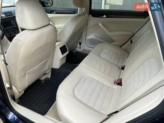 Фольксваген Пассат 2012 в Кривом Роге на Automoto.ua Синий Фольксваген Пассат, объемом двигателя 1.97 л и пробегом 190 тыс. км за 10300 $, фото 12 на Automoto.ua