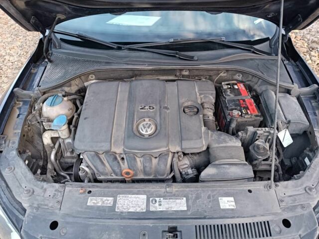 Синий Фольксваген Пассат, объемом двигателя 2.5 л и пробегом 306 тыс. км за 8800 $, фото 7 на Automoto.ua