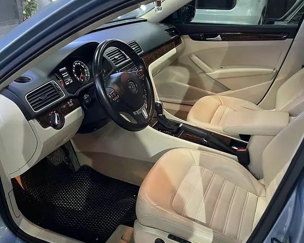 Синий Фольксваген Пассат, объемом двигателя 2 л и пробегом 168 тыс. км за 11000 $, фото 6 на Automoto.ua