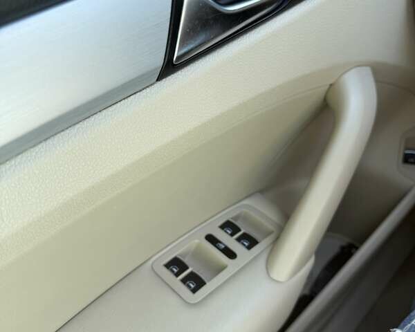 Синій Фольксваген Пассат, об'ємом двигуна 2.48 л та пробігом 237 тис. км за 9000 $, фото 13 на Automoto.ua
