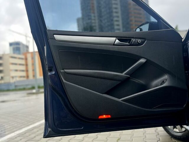 Синий Фольксваген Пассат, объемом двигателя 2.5 л и пробегом 273 тыс. км за 8300 $, фото 5 на Automoto.ua