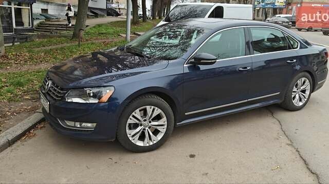 Синий Фольксваген Пассат, объемом двигателя 2 л и пробегом 239 тыс. км за 12200 $, фото 1 на Automoto.ua