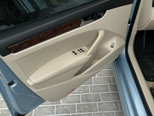 Синій Фольксваген Пассат, об'ємом двигуна 2.5 л та пробігом 258 тис. км за 9900 $, фото 14 на Automoto.ua