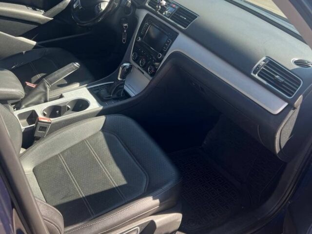 Фольксваген Пассат 2012 в Киеве на Automoto.ua Синий Фольксваген Пассат, объемом двигателя 2.5 л и пробегом 203 тыс. км за 9900 $, фото 20 на Automoto.ua