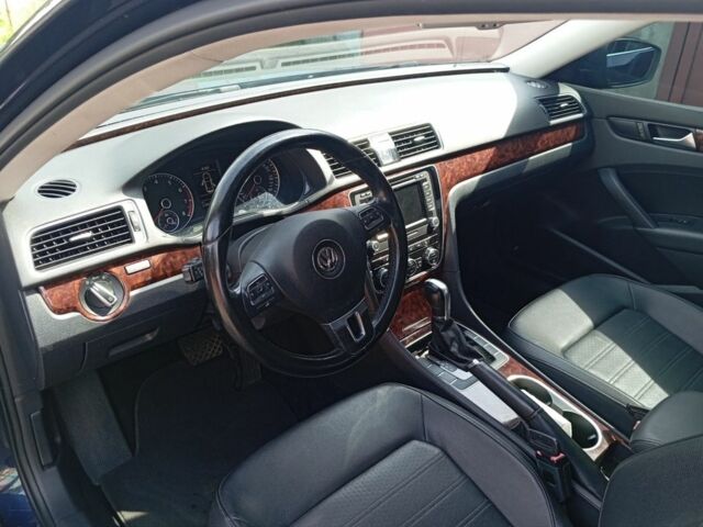 Синий Фольксваген Пассат, объемом двигателя 2.5 л и пробегом 300 тыс. км за 9000 $, фото 4 на Automoto.ua