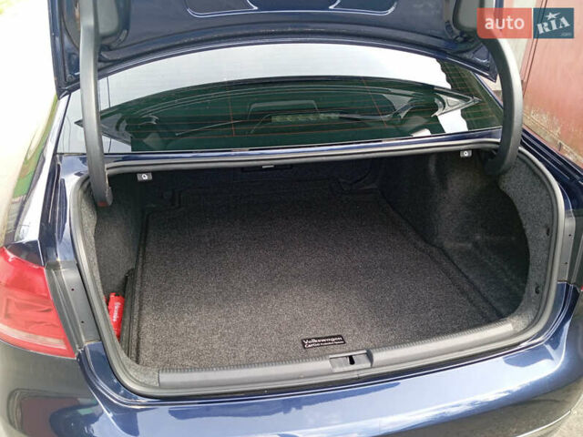 Синий Фольксваген Пассат, объемом двигателя 2.48 л и пробегом 355 тыс. км за 9500 $, фото 14 на Automoto.ua