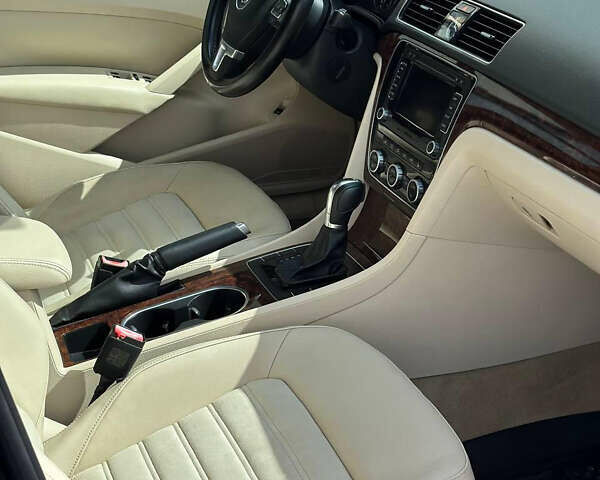 Синій Фольксваген Пассат, об'ємом двигуна 1.97 л та пробігом 247 тис. км за 11000 $, фото 7 на Automoto.ua