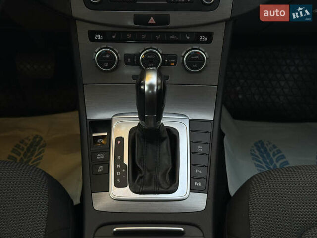 Синий Фольксваген Пассат, объемом двигателя 1.6 л и пробегом 266 тыс. км за 11000 $, фото 19 на Automoto.ua