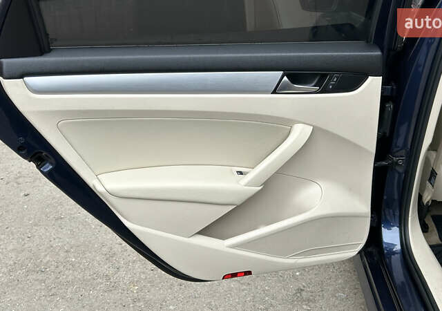 Синий Фольксваген Пассат, объемом двигателя 2.5 л и пробегом 327 тыс. км за 8900 $, фото 12 на Automoto.ua