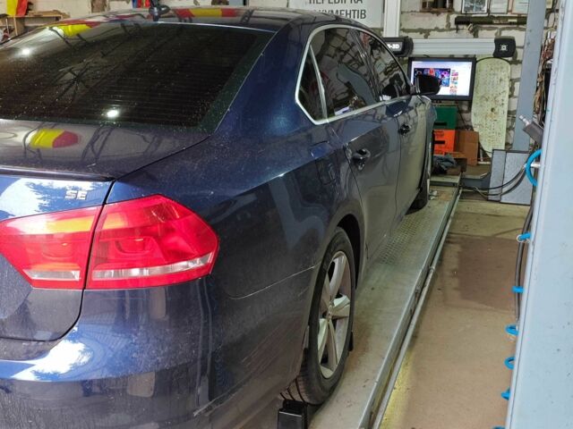 Синій Фольксваген Пассат, об'ємом двигуна 2.5 л та пробігом 265 тис. км за 7000 $, фото 6 на Automoto.ua