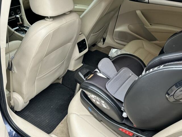 Фольксваген Пассат 2013 в Кременчуге на Automoto.ua Синий Фольксваген Пассат, объемом двигателя 2.5 л и пробегом 177 тыс. км за 10499 $, фото 7 на Automoto.ua