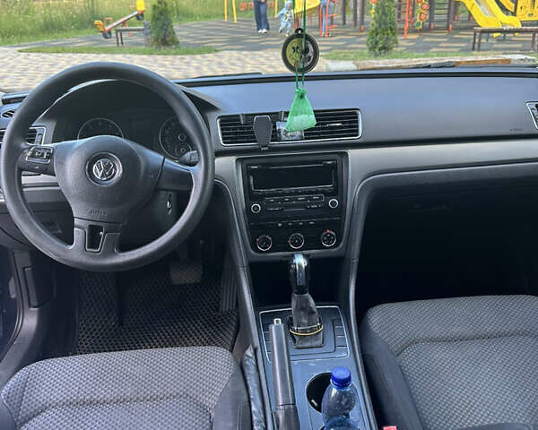 Синий Фольксваген Пассат, объемом двигателя 1.8 л и пробегом 236 тыс. км за 10000 $, фото 7 на Automoto.ua