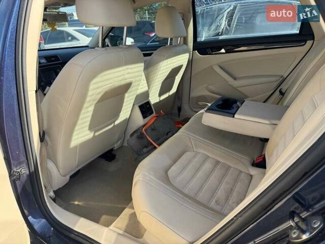 Фольксваген Пассат 2013 у Львові на Automoto.ua Синій Фольксваген Пассат, об'ємом двигуна 2 л та пробігом 205 тис. км за 9500 $, фото 16 на Automoto.ua