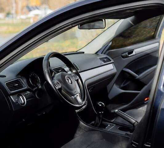 Синий Фольксваген Пассат, объемом двигателя 2.5 л и пробегом 170 тыс. км за 10700 $, фото 23 на Automoto.ua