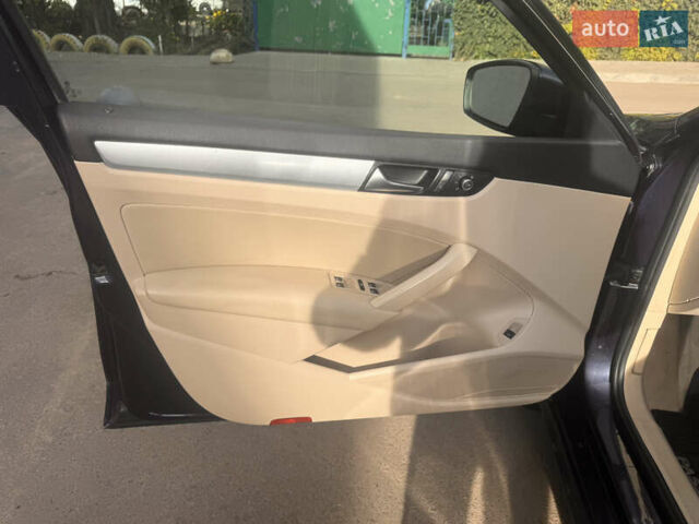 Фольксваген Пассат 2013 в Одессе на Automoto.ua Синий Фольксваген Пассат, объемом двигателя 2 л и пробегом 226 тыс. км за 10700 $, фото 9 на Automoto.ua