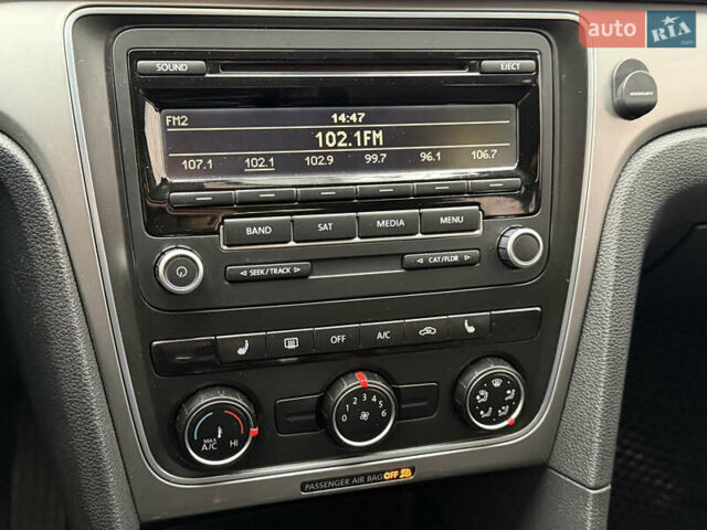 Синій Фольксваген Пассат, об'ємом двигуна 1.8 л та пробігом 220 тис. км за 9999 $, фото 18 на Automoto.ua