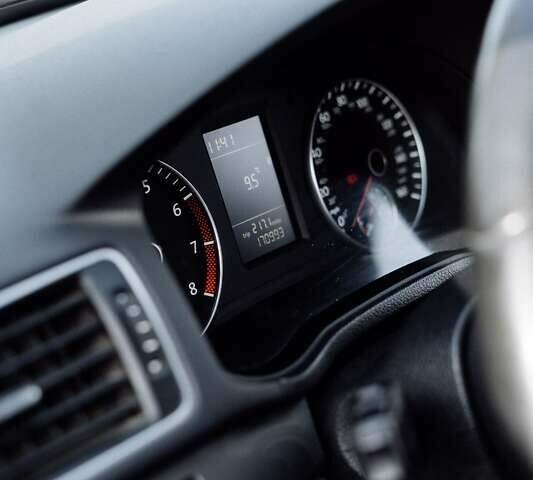 Синий Фольксваген Пассат, объемом двигателя 2.5 л и пробегом 170 тыс. км за 10700 $, фото 17 на Automoto.ua