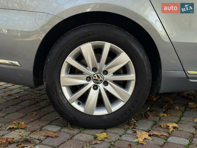 Синий Фольксваген Пассат, объемом двигателя 1.6 л и пробегом 266 тыс. км за 11000 $, фото 15 на Automoto.ua