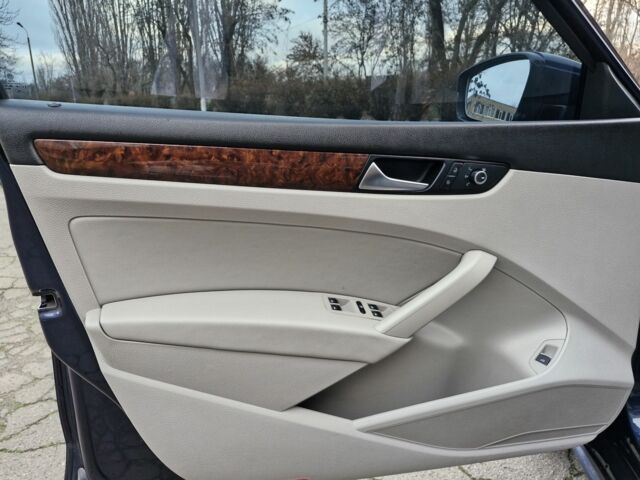 Синий Фольксваген Пассат, объемом двигателя 2 л и пробегом 198 тыс. км за 10500 $, фото 18 на Automoto.ua