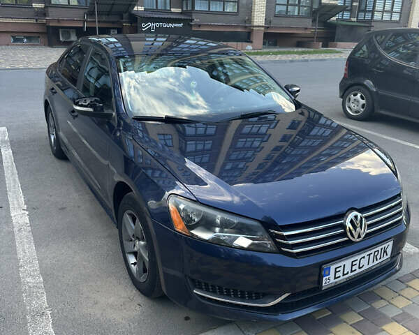 Синий Фольксваген Пассат, объемом двигателя 1.8 л и пробегом 236 тыс. км за 10000 $, фото 1 на Automoto.ua