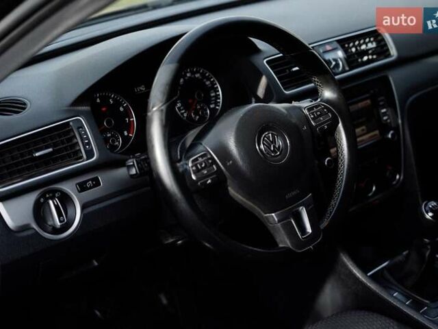 Синий Фольксваген Пассат, объемом двигателя 2.5 л и пробегом 170 тыс. км за 10700 $, фото 19 на Automoto.ua